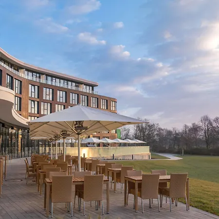 Courtyard By Marriott Wolfsburg-2